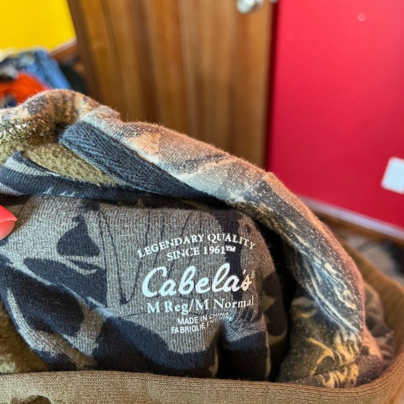 Cabelas sweatshirt - Picture 2 of 2